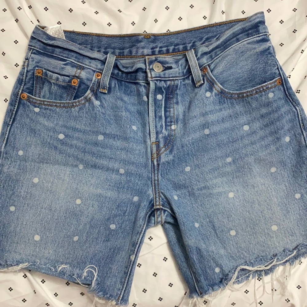 Levi’s 501 mid thigh shorts